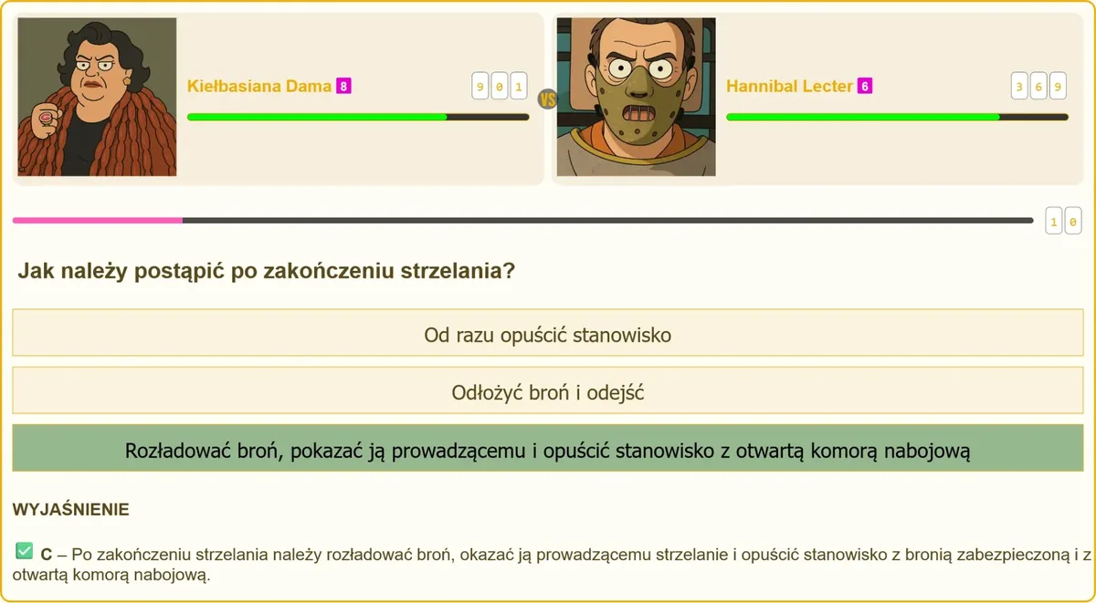 Instruktor sprawdzający zabezpieczoną broń